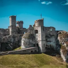 Co to jest danina w średniowieczu i jak wpływała na społeczeństwo